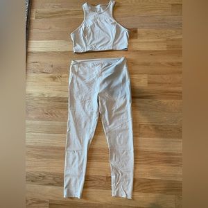 Outdoor Voices | Textured Compression Set | XL | Oatmeal